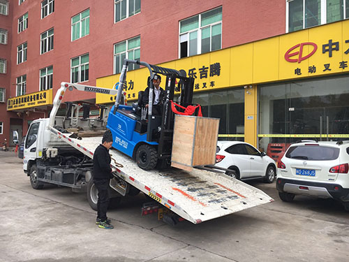 廈門電動叉車公司，銷售比亞迪電動叉車2.5噸一臺